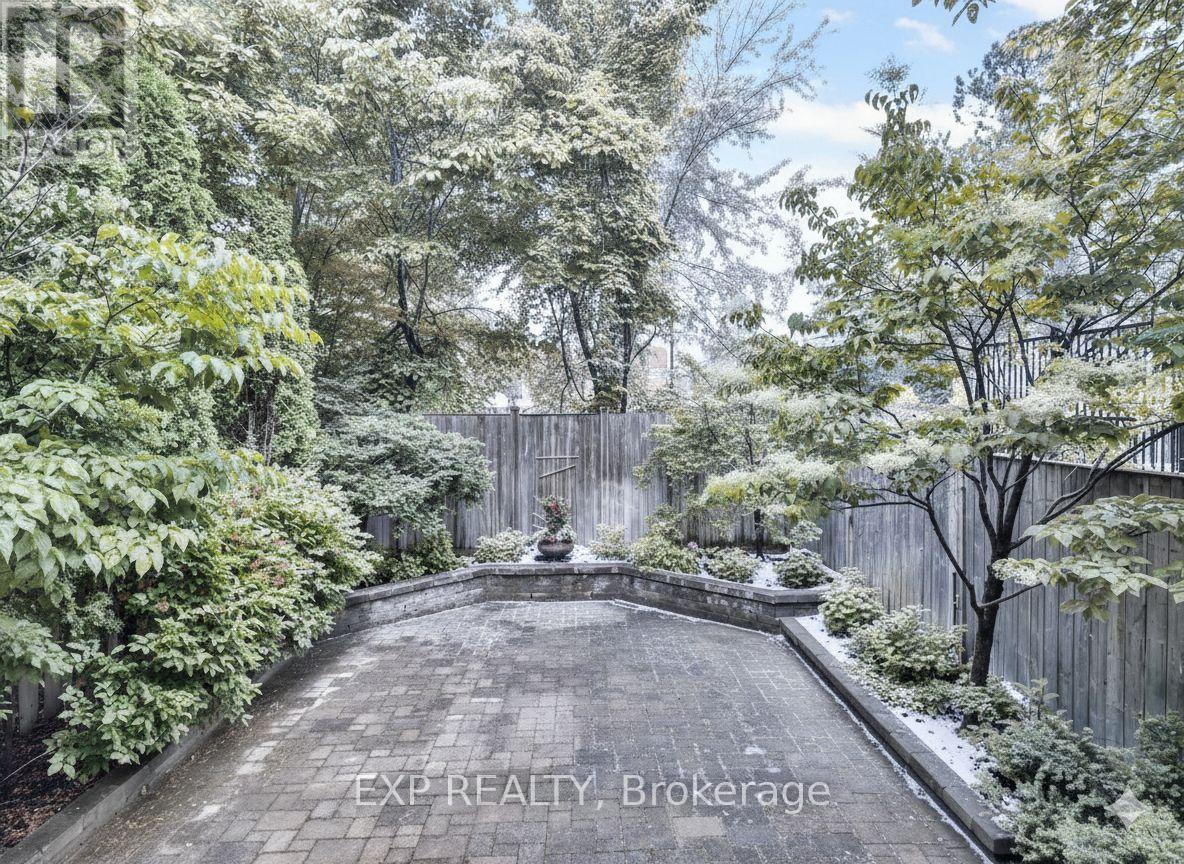 241 Poplar Plains Street, Toronto, Ontario  M4V 2N8 - Photo 9 - C12858802