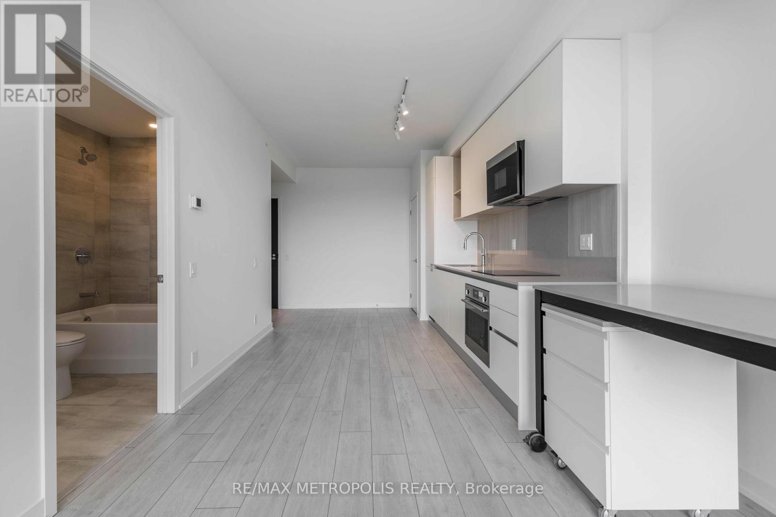 1803 - 39 Mary Street, Barrie (City Centre), Ontario  L4N 1S9 - Photo 10 - S12886948