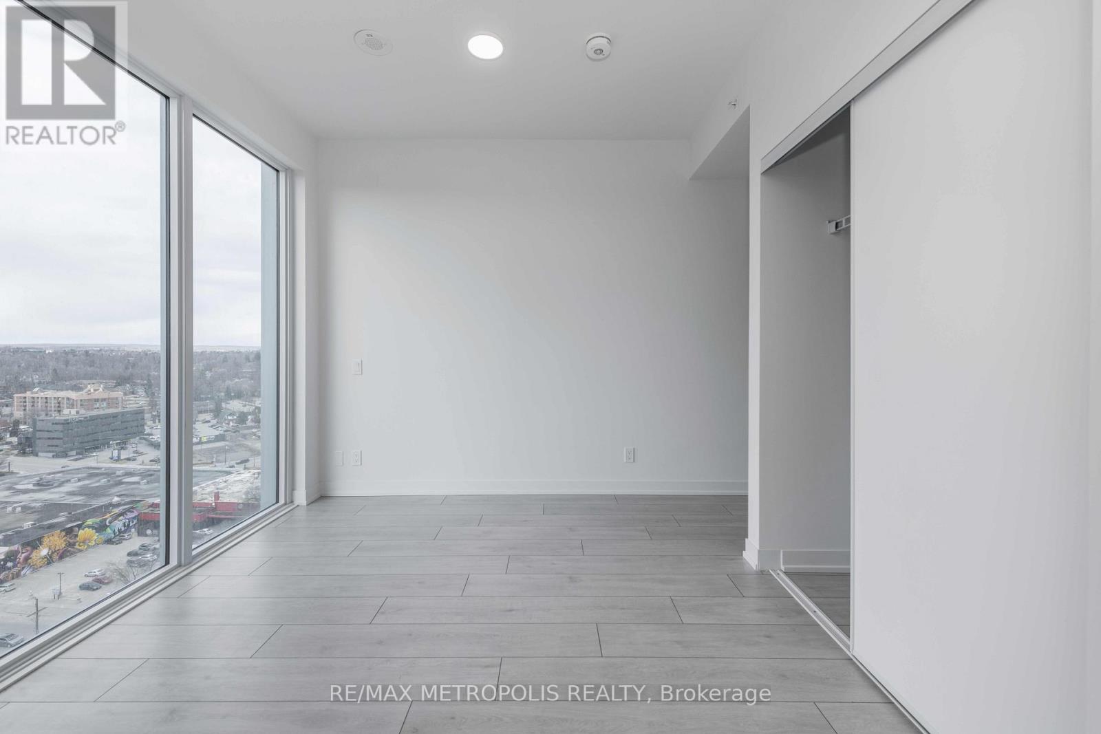 1803 - 39 Mary Street, Barrie (City Centre), Ontario  L4N 1S9 - Photo 15 - S12886948