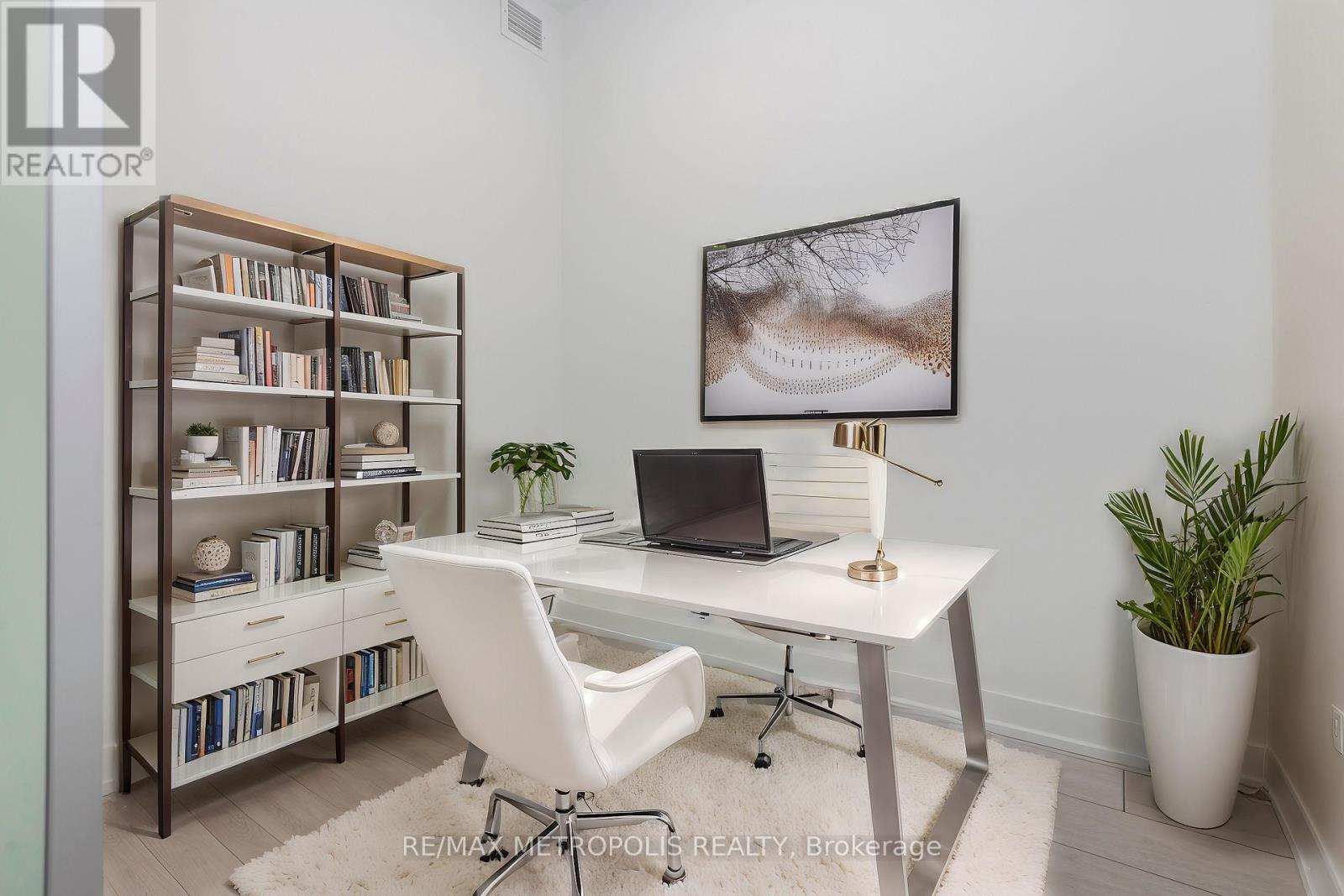 1803 - 39 Mary Street, Barrie (City Centre), Ontario  L4N 1S9 - Photo 2 - S12886948