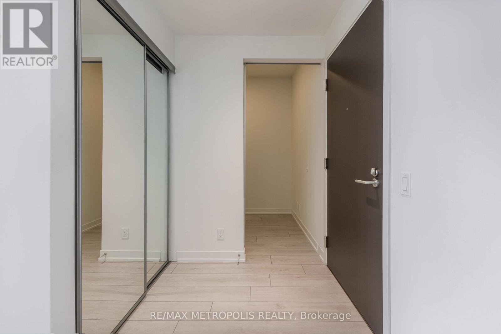 1803 - 39 Mary Street, Barrie (City Centre), Ontario  L4N 1S9 - Photo 7 - S12886948