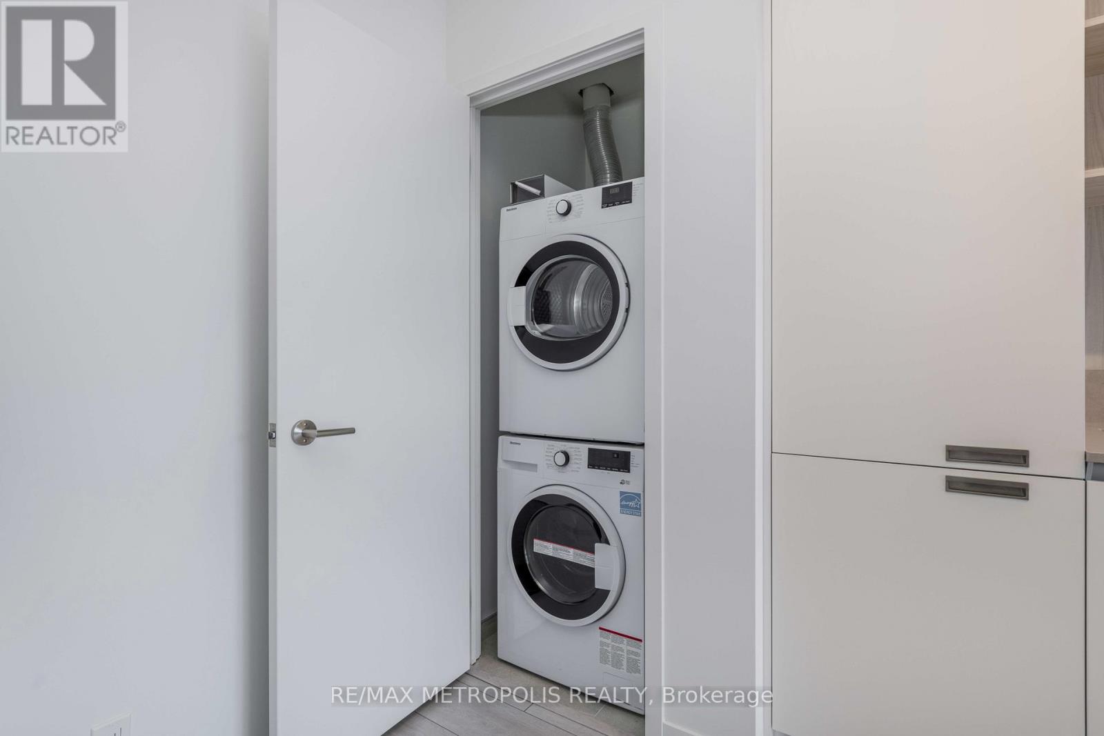 1803 - 39 Mary Street, Barrie (City Centre), Ontario  L4N 1S9 - Photo 9 - S12886948