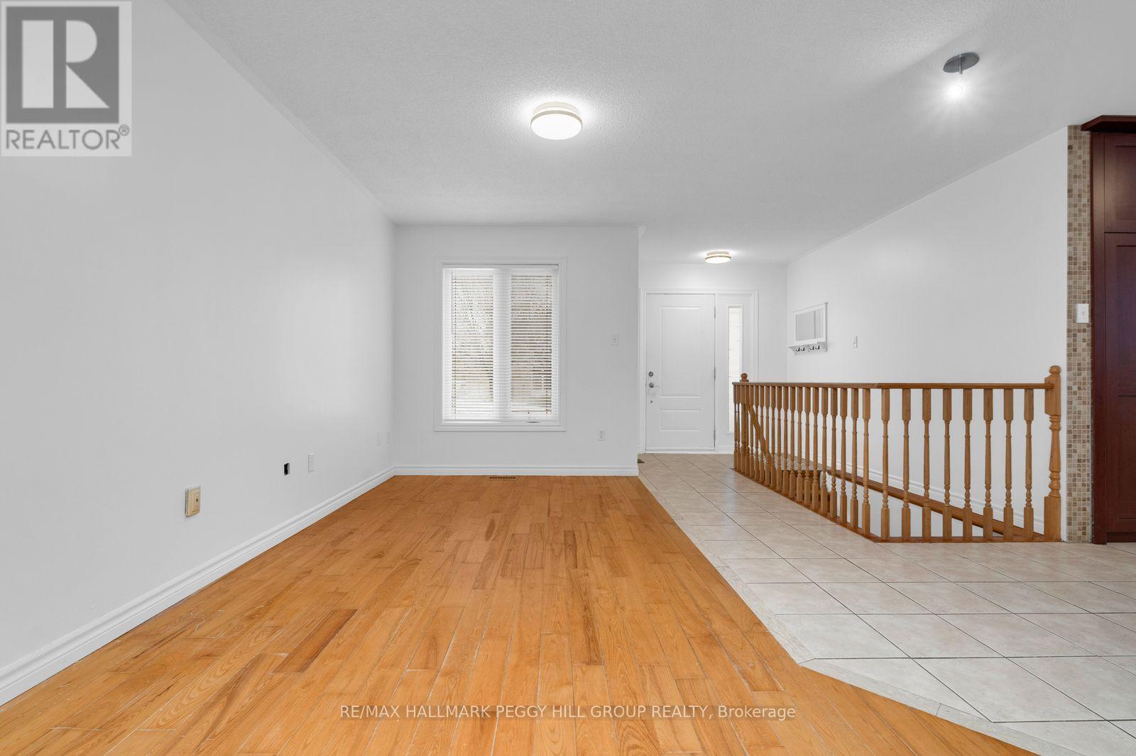 Upper - 69 Moir Crescent, Barrie, Ontario  L4N 8B2 - Photo 3 - S12886980