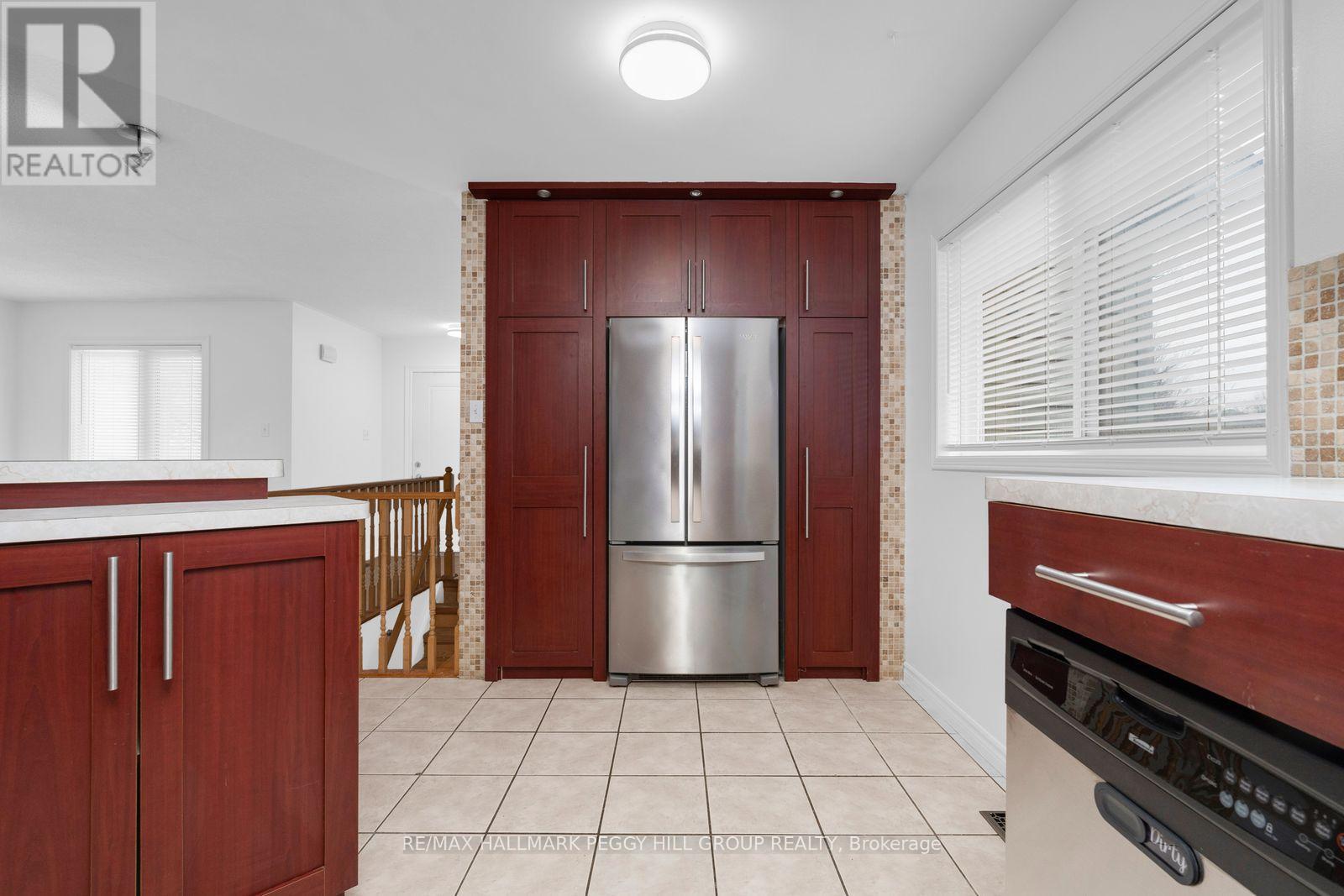 Upper - 69 Moir Crescent, Barrie, Ontario  L4N 8B2 - Photo 6 - S12886980