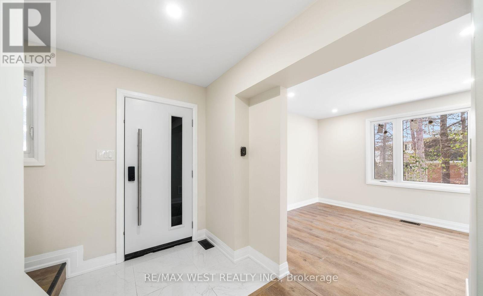 Main - 36 Wilson Court, Barrie (Allandale Heights), Ontario  L4N 5K8 - Photo 3 - S12887072