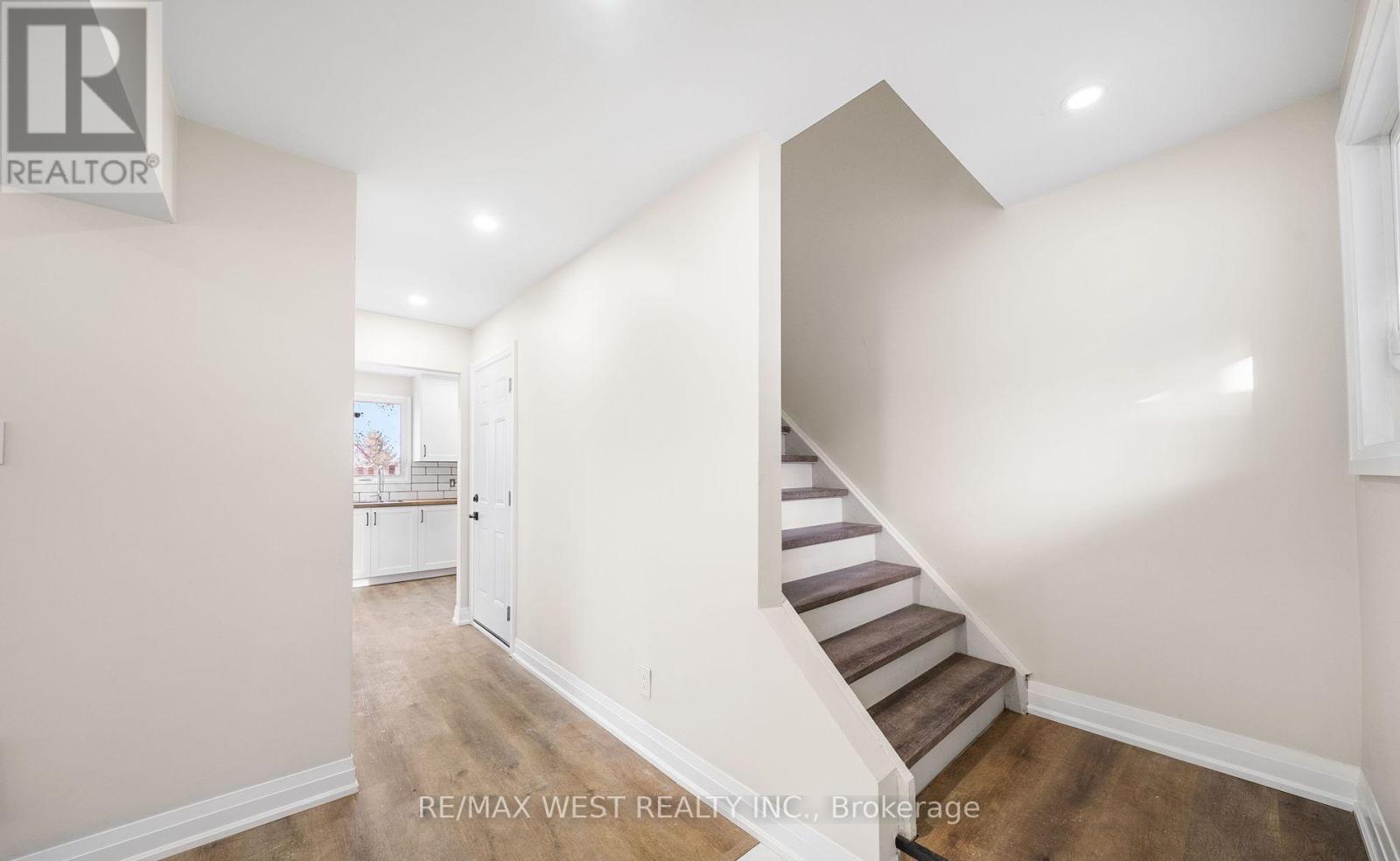 Main - 36 Wilson Court, Barrie (Allandale Heights), Ontario  L4N 5K8 - Photo 4 - S12887072