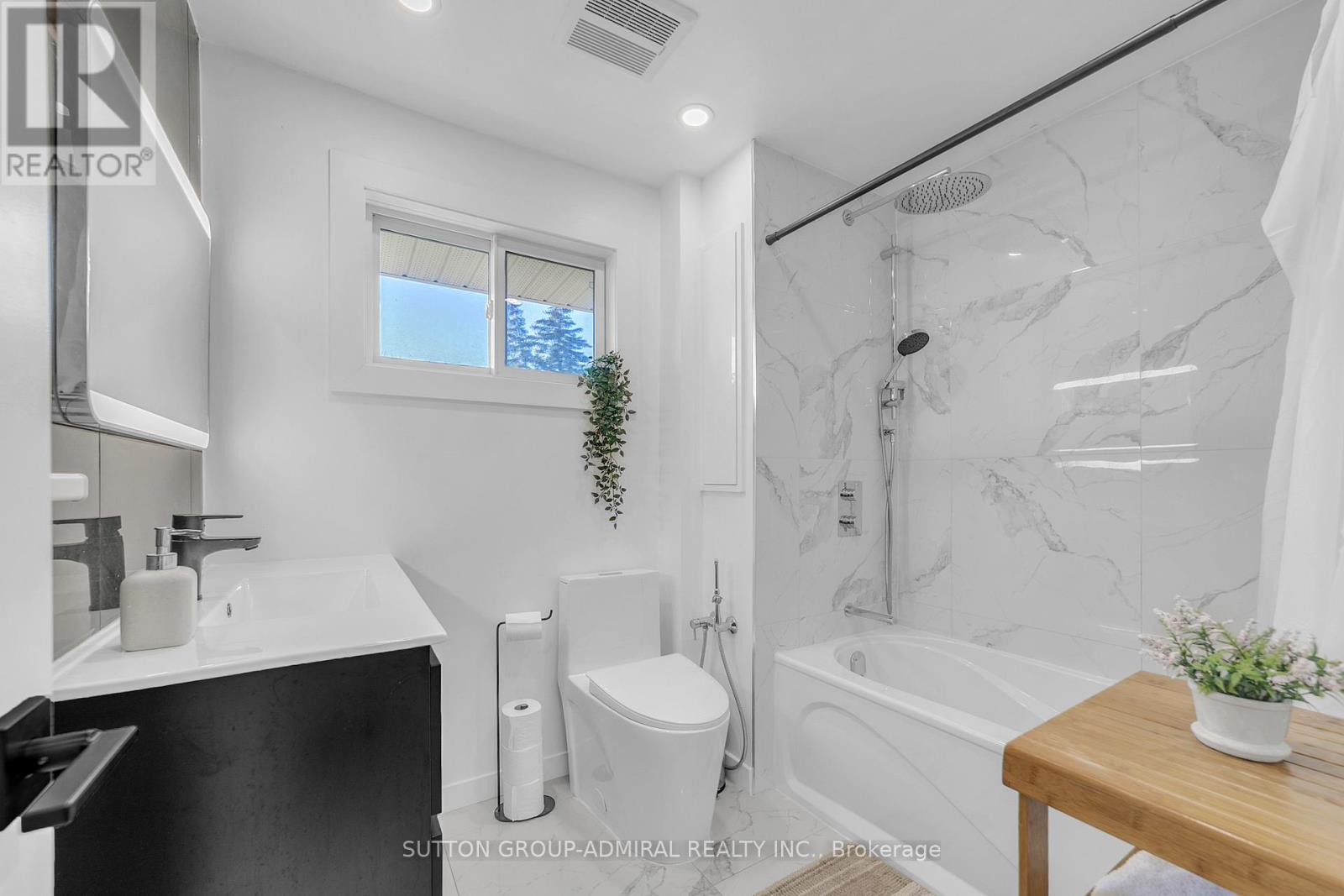 17 Jasper Drive, Aurora, Ontario  L4G 3B6 - Photo 27 - N12886348