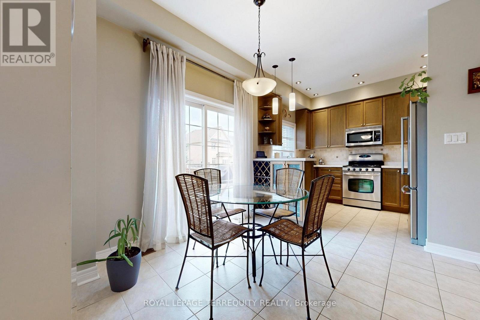 51 Donzi Lane, Vaughan (Patterson), Ontario  L6A 0G8 - Photo 7 - N12886992