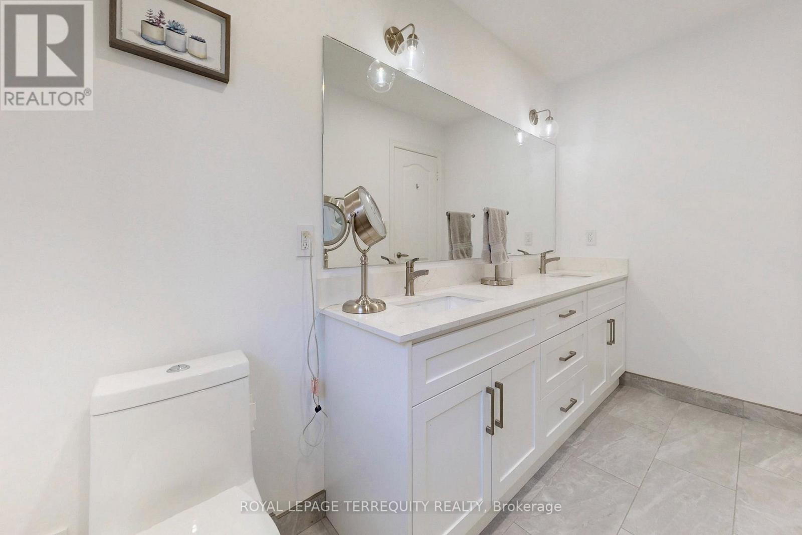 51 Donzi Lane, Vaughan (Patterson), Ontario  L6A 0G8 - Photo 17 - N12886992