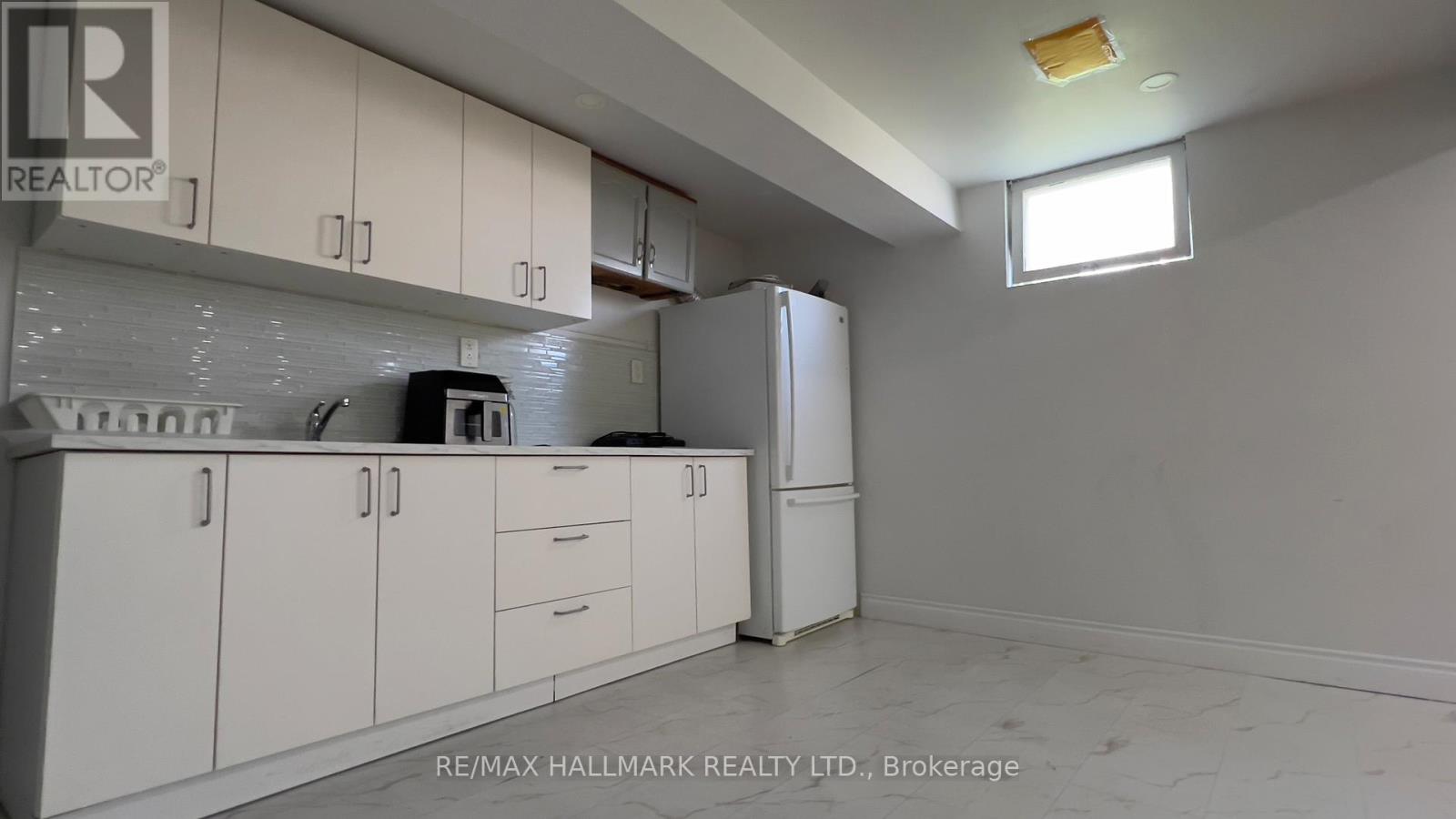 LOWER - 76 SHENDALE DRIVE, Toronto, Ontario