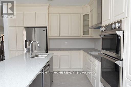 65 Jazzberry Road, Brampton (Sandringham-Wellington), Ontario  L6R 4C7 - Photo 9 - W12886930