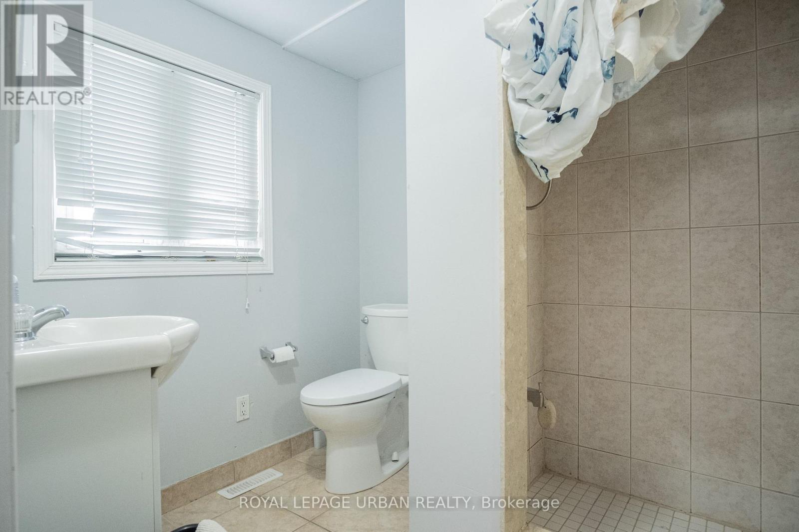 58 Ascot Avenue, Toronto, Ontario  M6E 1E7 - Photo 15 - W12886970