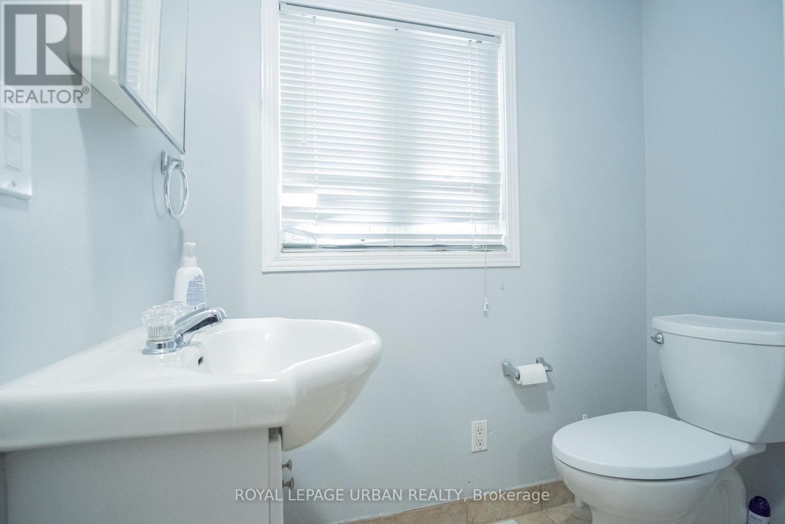 58 Ascot Avenue, Toronto, Ontario  M6E 1E7 - Photo 17 - W12886970