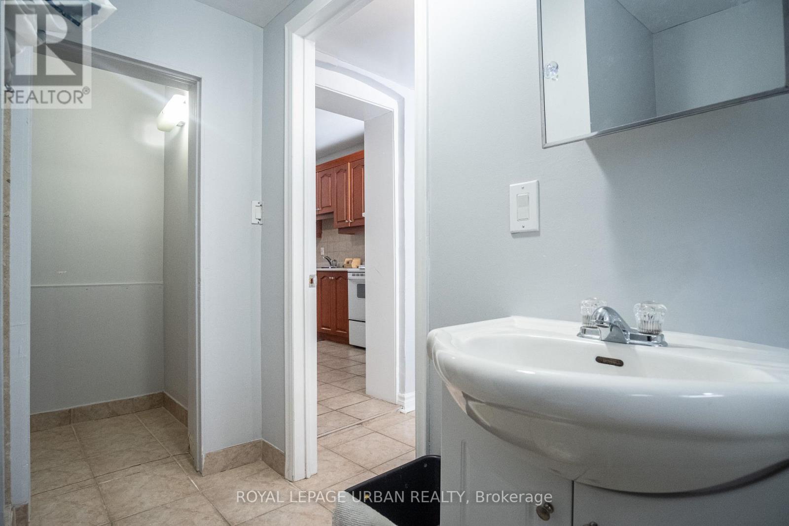 58 Ascot Avenue, Toronto, Ontario  M6E 1E7 - Photo 18 - W12886970