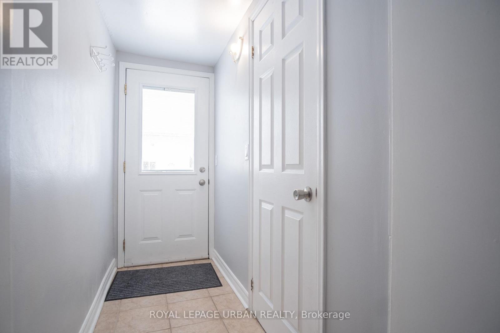 58 Ascot Avenue, Toronto, Ontario  M6E 1E7 - Photo 19 - W12886970