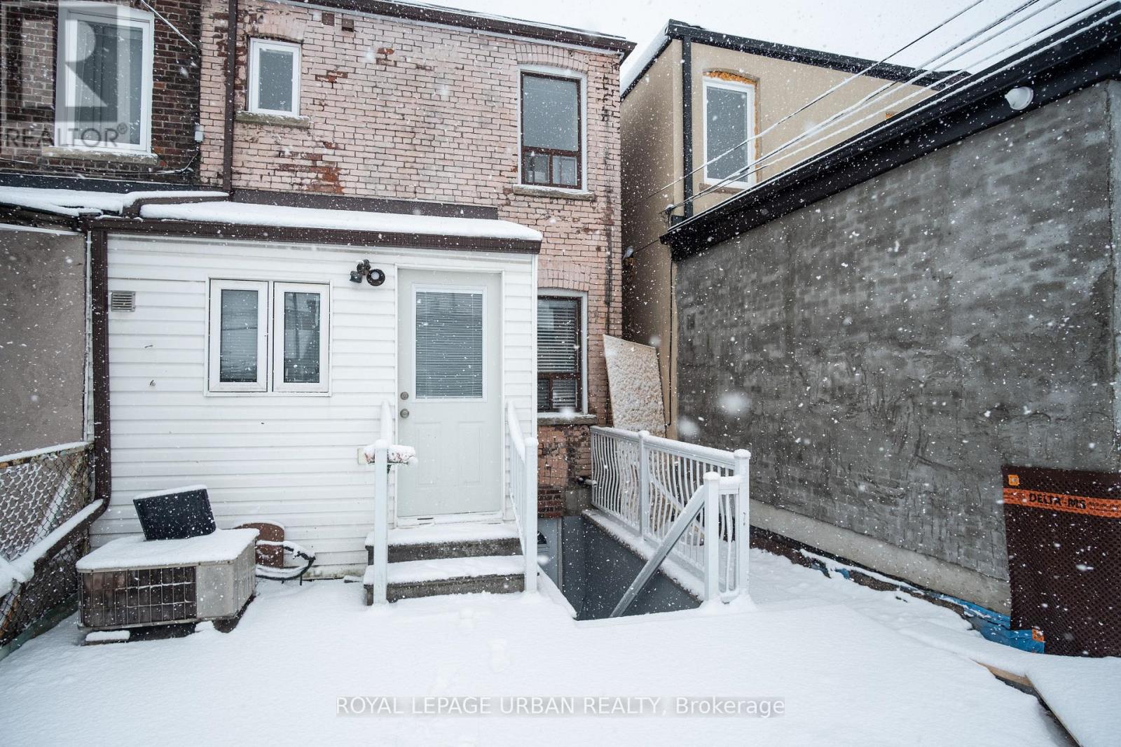 58 Ascot Avenue, Toronto, Ontario  M6E 1E7 - Photo 22 - W12886970