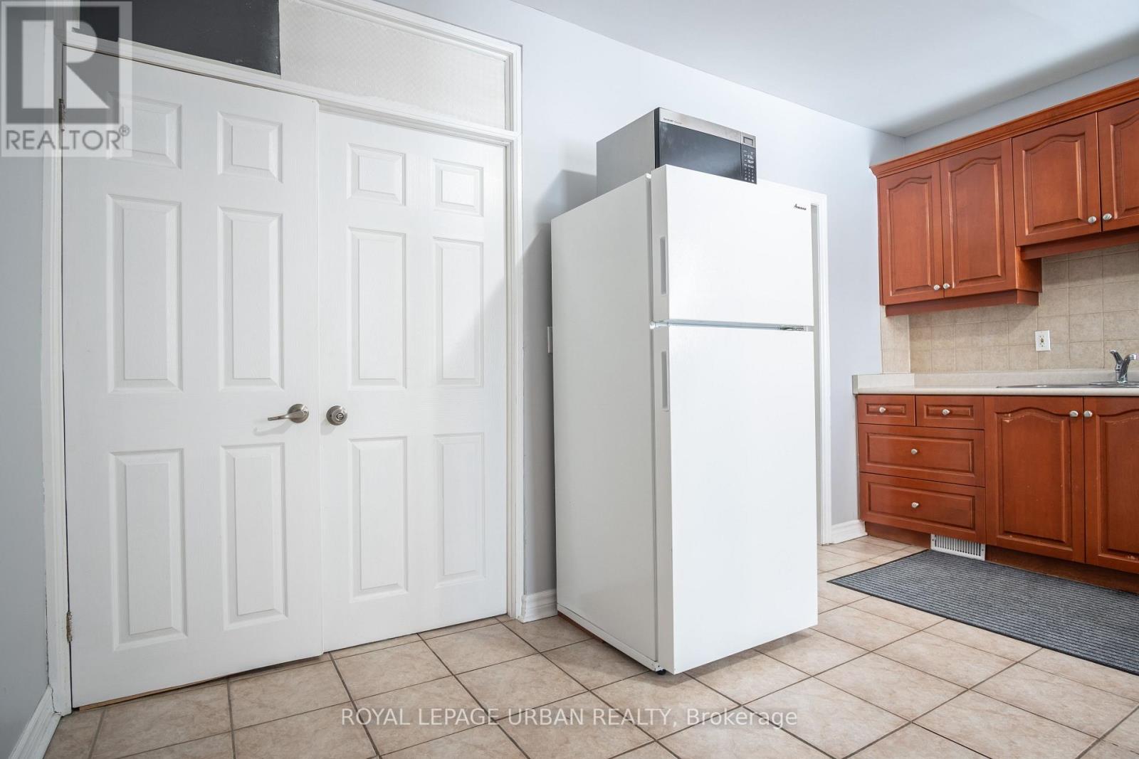 58 Ascot Avenue, Toronto, Ontario  M6E 1E7 - Photo 4 - W12886970