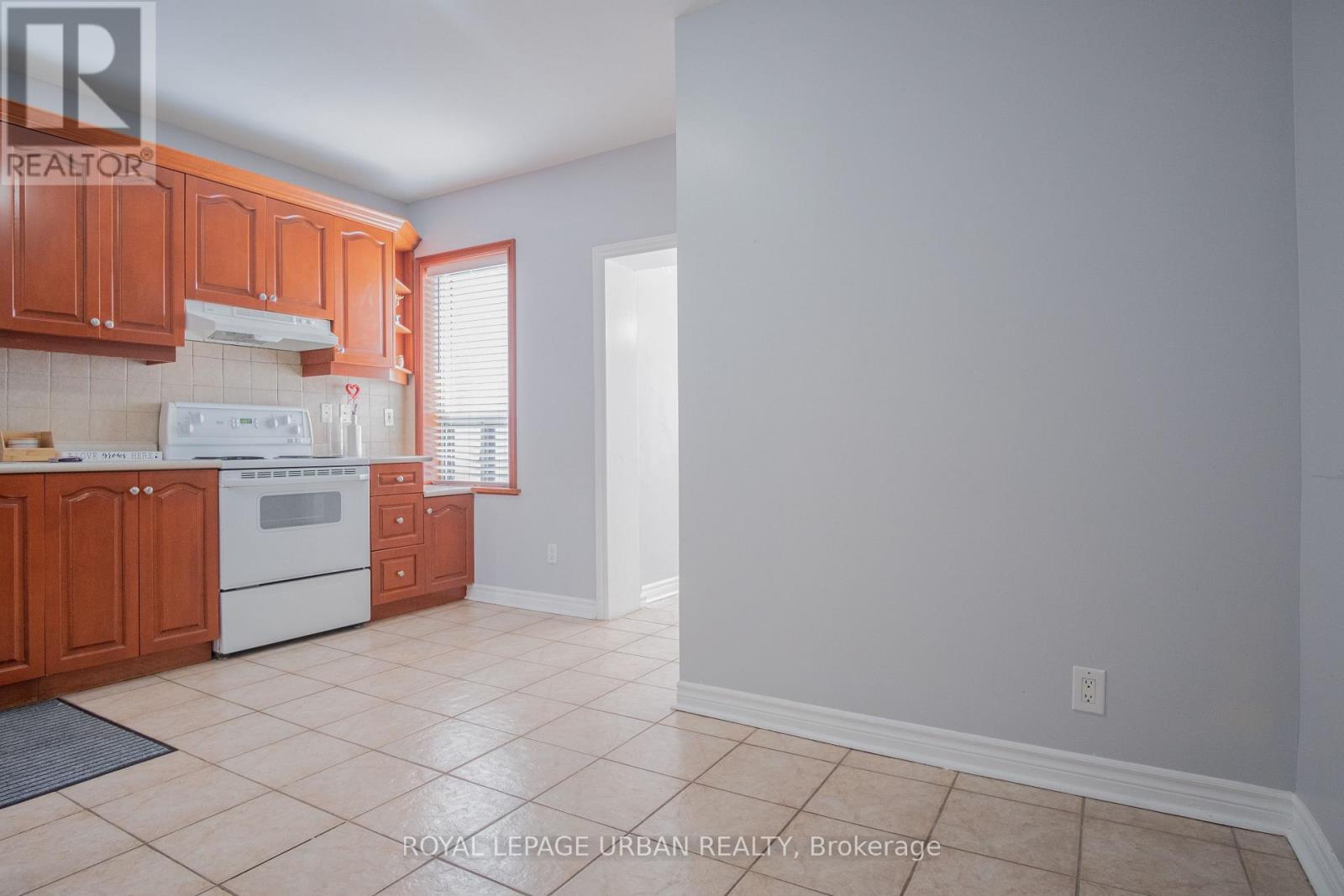 58 Ascot Avenue, Toronto, Ontario  M6E 1E7 - Photo 5 - W12886970