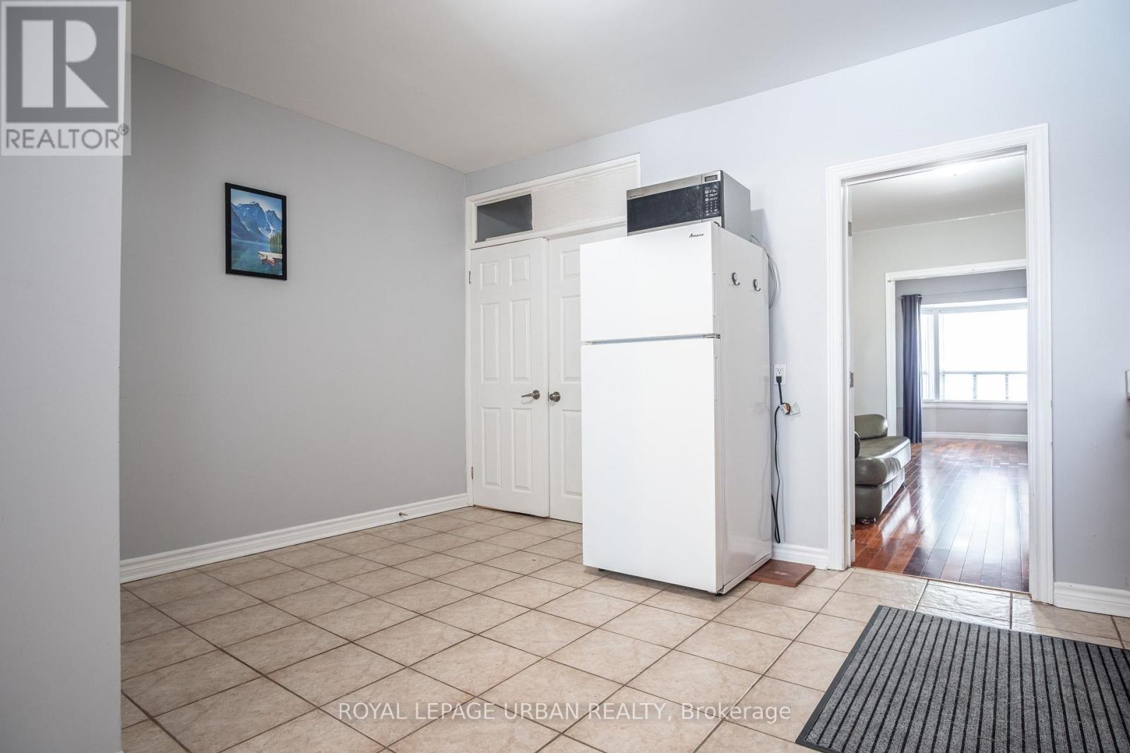 58 Ascot Avenue, Toronto, Ontario  M6E 1E7 - Photo 7 - W12886970