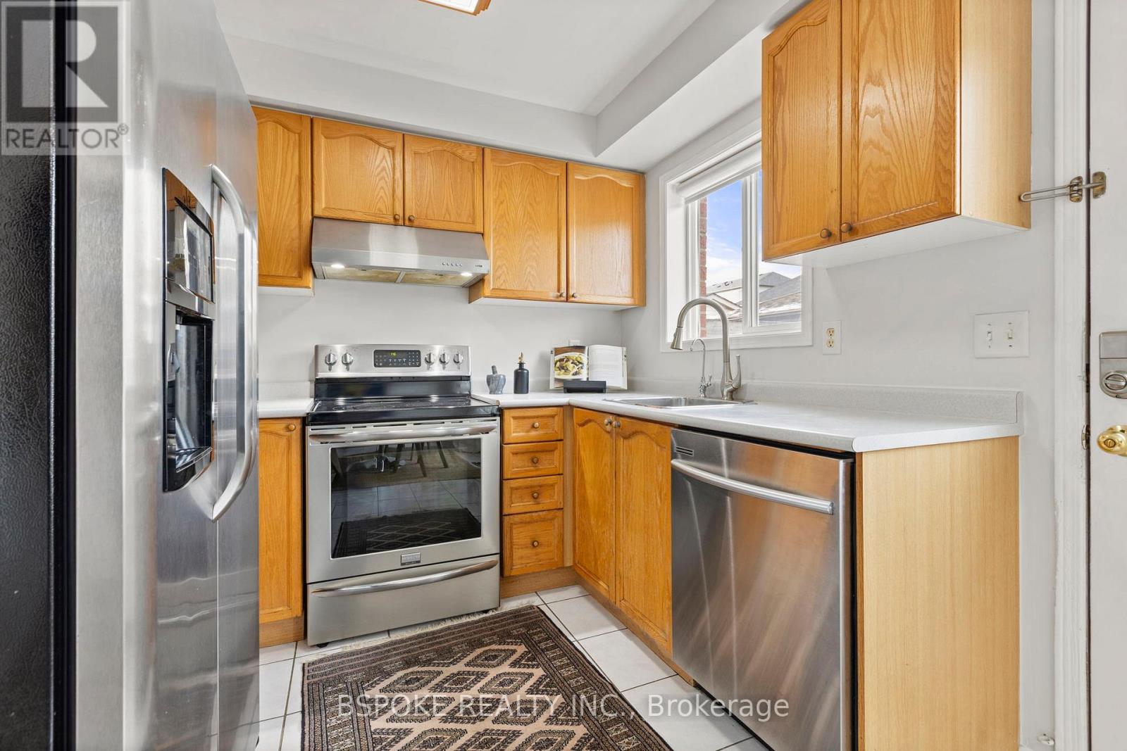 2066 St Clair Avenue W, Toronto, Ontario  M6N 5B9 - Photo 15 - W12886988