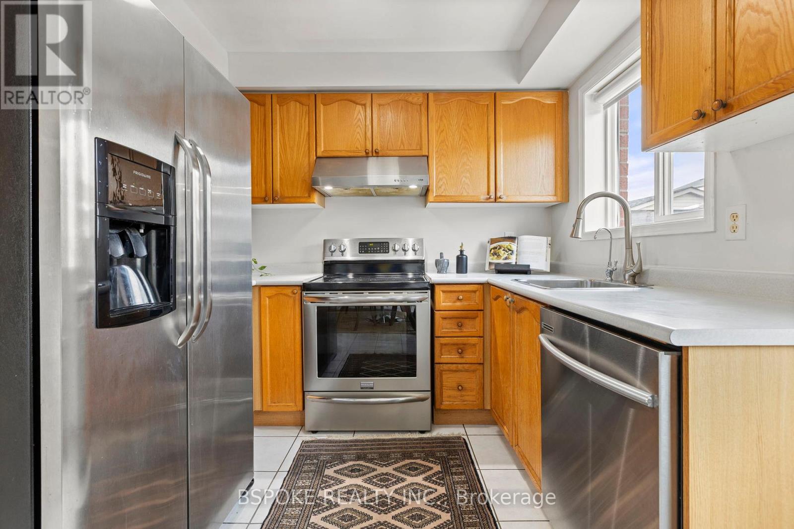 2066 St Clair Avenue W, Toronto, Ontario  M6N 5B9 - Photo 16 - W12886988