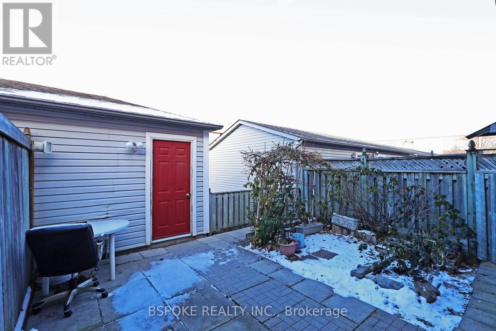 2066 St Clair Avenue W, Toronto, Ontario  M6N 5B9 - Photo 36 - W12886988