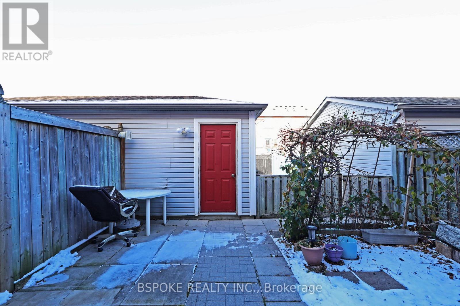 2066 St Clair Avenue W, Toronto, Ontario  M6N 5B9 - Photo 37 - W12886988