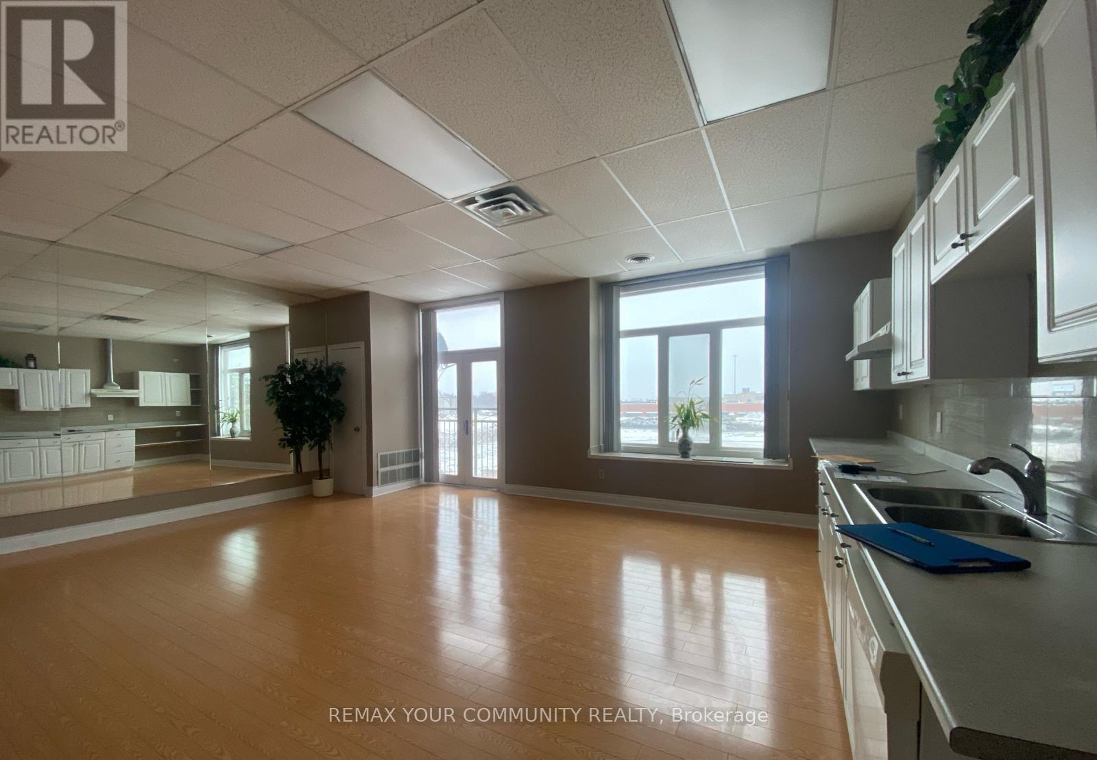 951 Wilson Avenue, Toronto, Ontario  M3K 2A7 - Photo 3 - W12886996