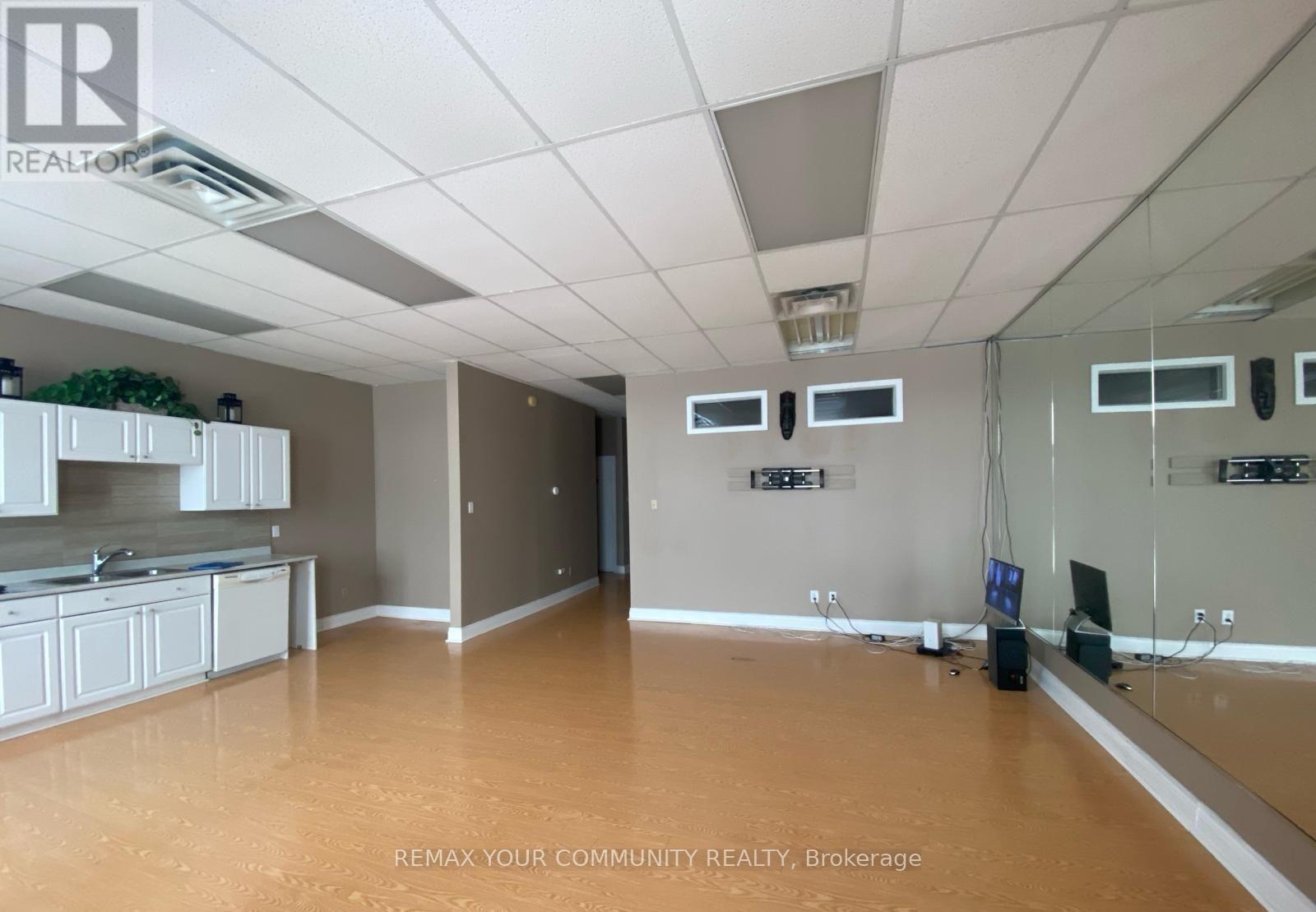 951 Wilson Avenue, Toronto, Ontario  M3K 2A7 - Photo 4 - W12886996