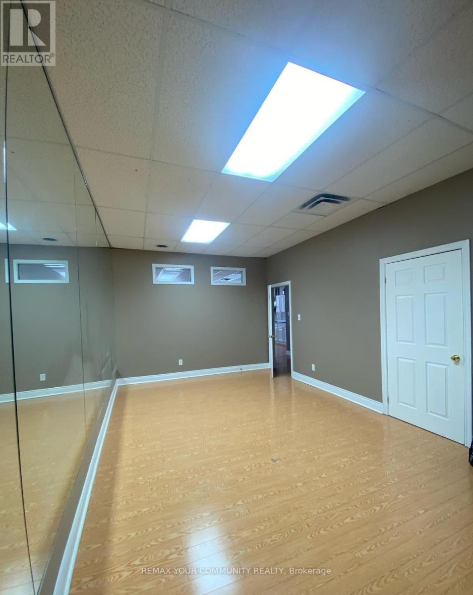 951 Wilson Avenue, Toronto, Ontario  M3K 2A7 - Photo 5 - W12886996