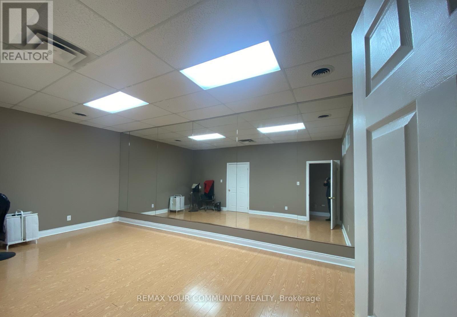 951 Wilson Avenue, Toronto, Ontario  M3K 2A7 - Photo 6 - W12886996