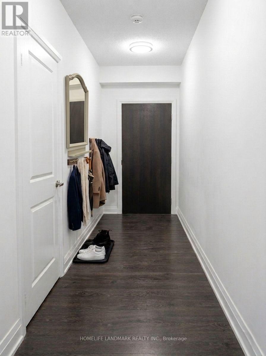 705 - 55 Speers Road, Oakville, Ontario  L6K 3R6 - Photo 2 - W12887034