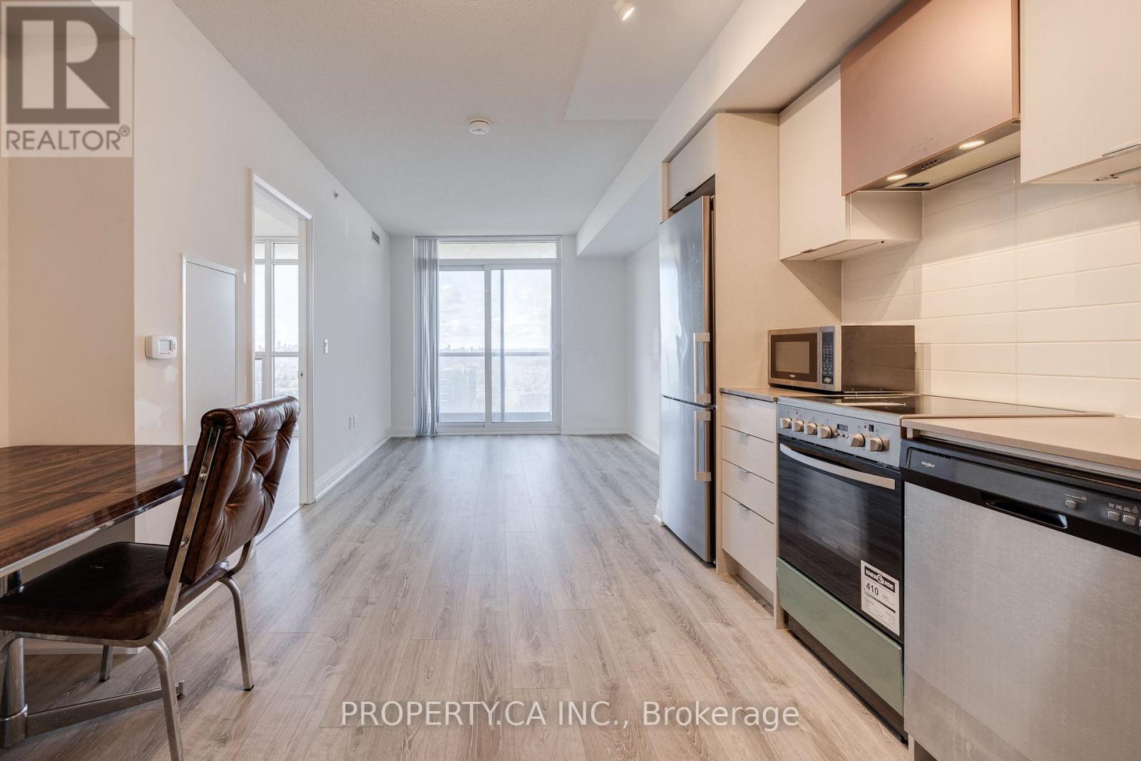 2010 - 30 Gibbs Road, Toronto, Ontario  M9B 0E4 - Photo 3 - W12887050