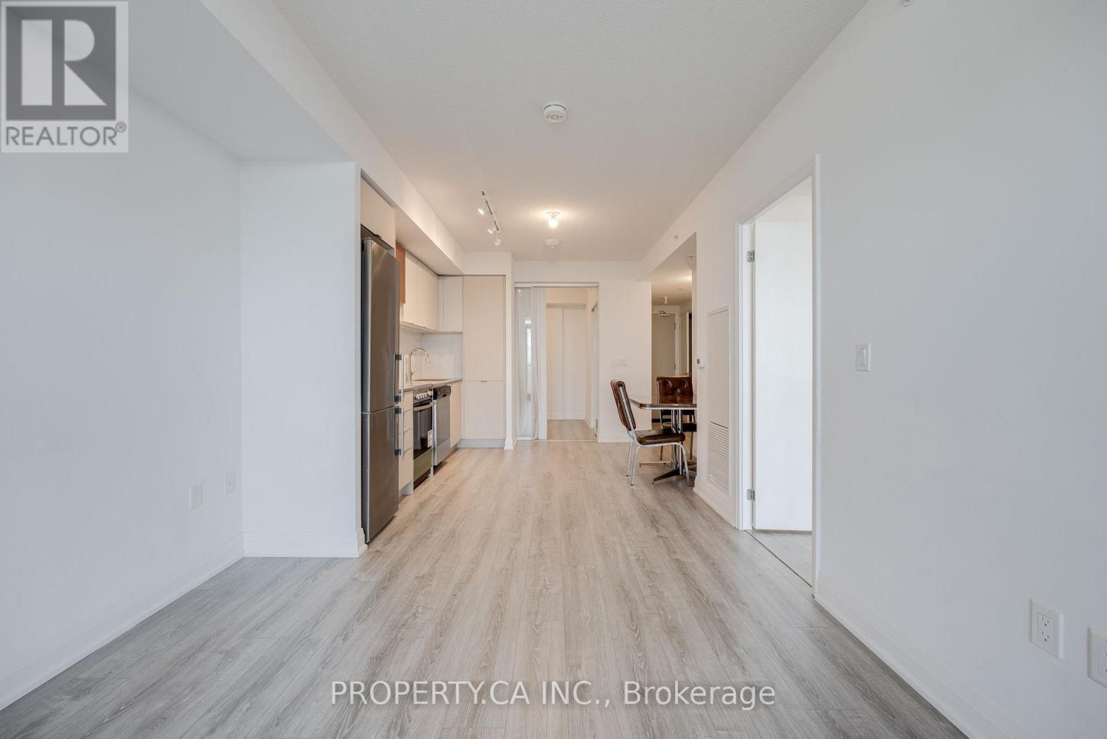 2010 - 30 Gibbs Road, Toronto, Ontario  M9B 0E4 - Photo 7 - W12887050