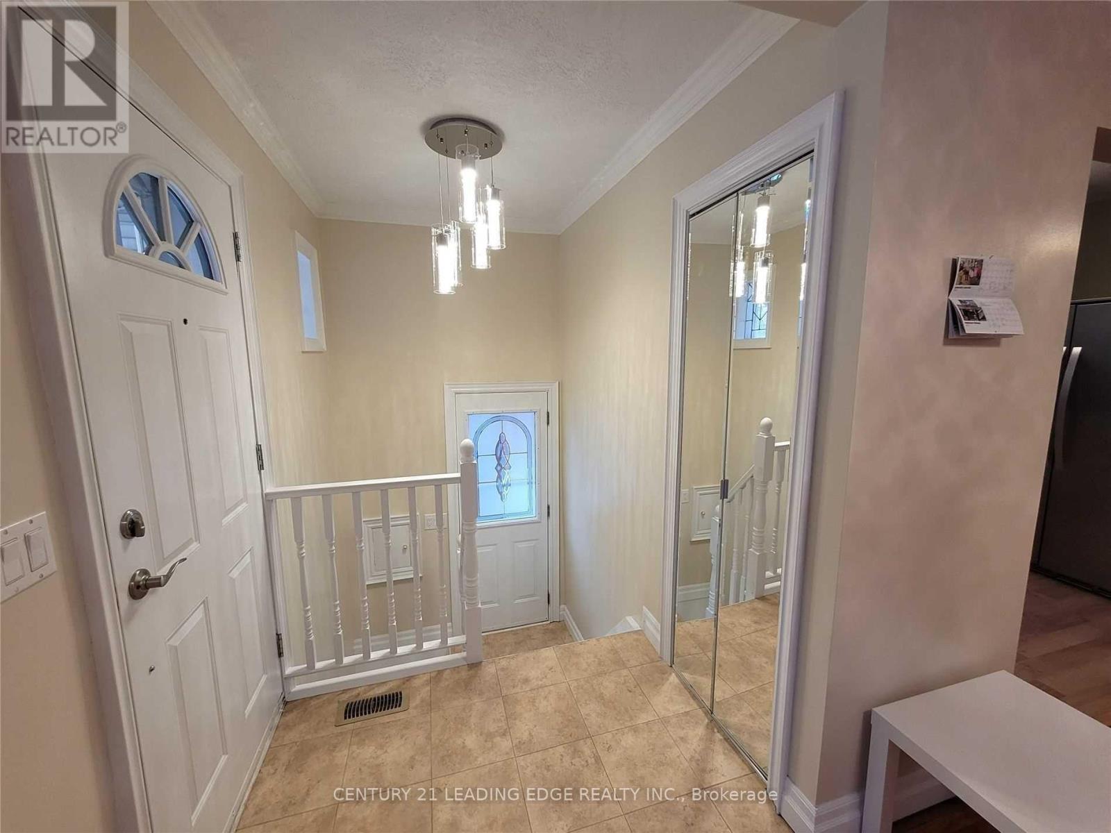 21 Ronald Avenue, Toronto (Briar Hill-Belgravia), Ontario  M6E 4M5 - Photo 2 - W12887062