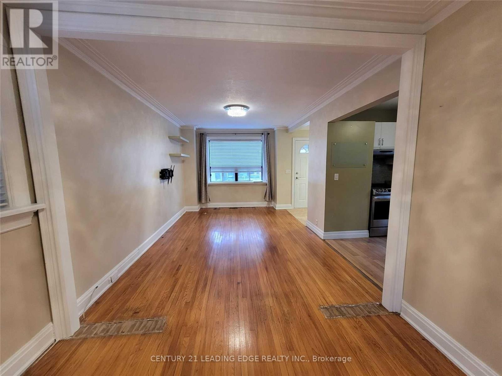 21 Ronald Avenue, Toronto (Briar Hill-Belgravia), Ontario  M6E 4M5 - Photo 4 - W12887062