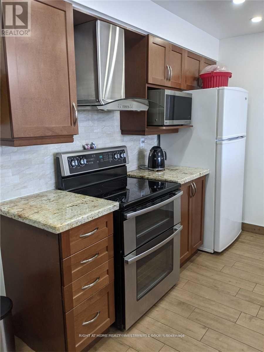 812 - 550 Webb Drive, Mississauga (City Centre), Ontario  L5B 3Y4 - Photo 4 - W12887086