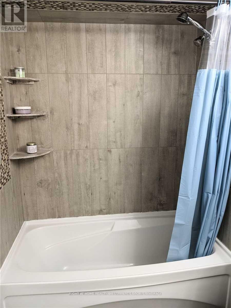 812 - 550 Webb Drive, Mississauga (City Centre), Ontario  L5B 3Y4 - Photo 6 - W12887086