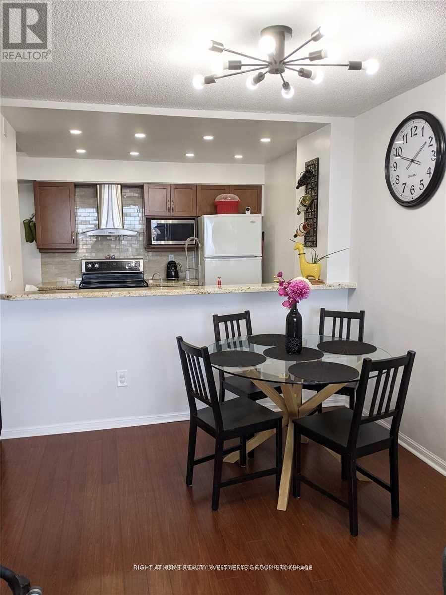 812 - 550 Webb Drive, Mississauga (City Centre), Ontario  L5B 3Y4 - Photo 8 - W12887086