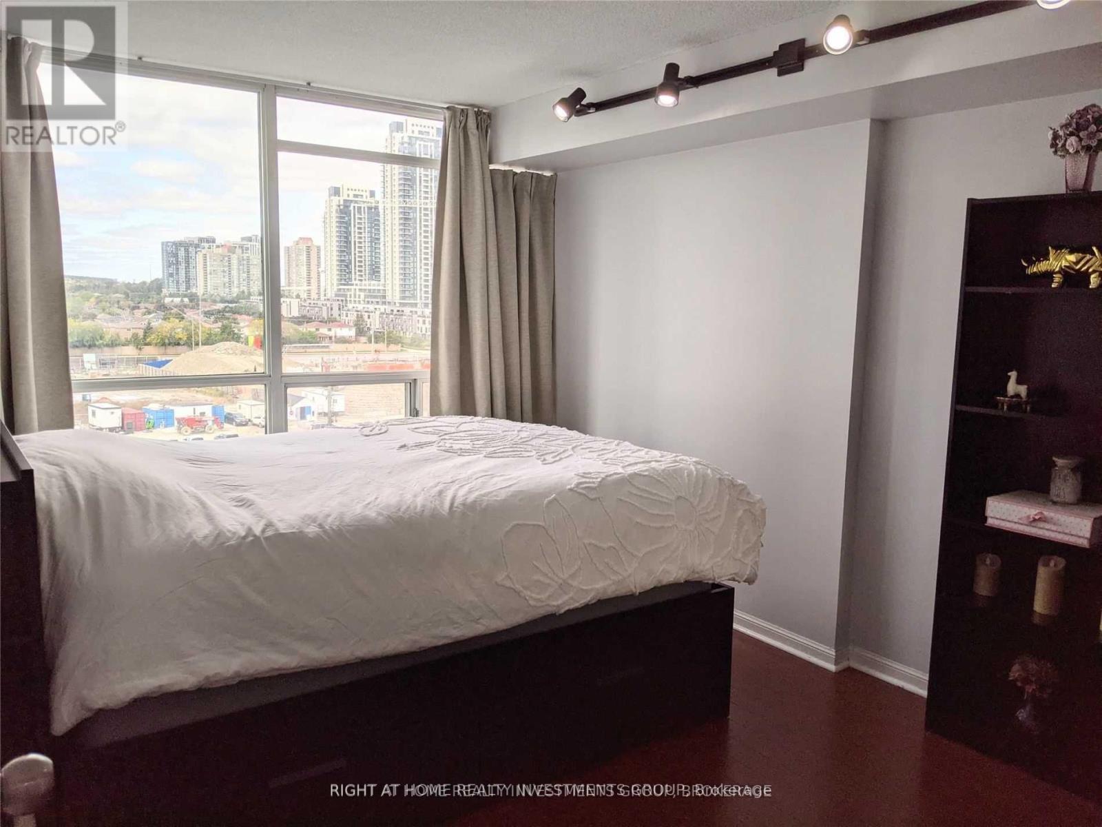 812 - 550 Webb Drive, Mississauga (City Centre), Ontario  L5B 3Y4 - Photo 9 - W12887086