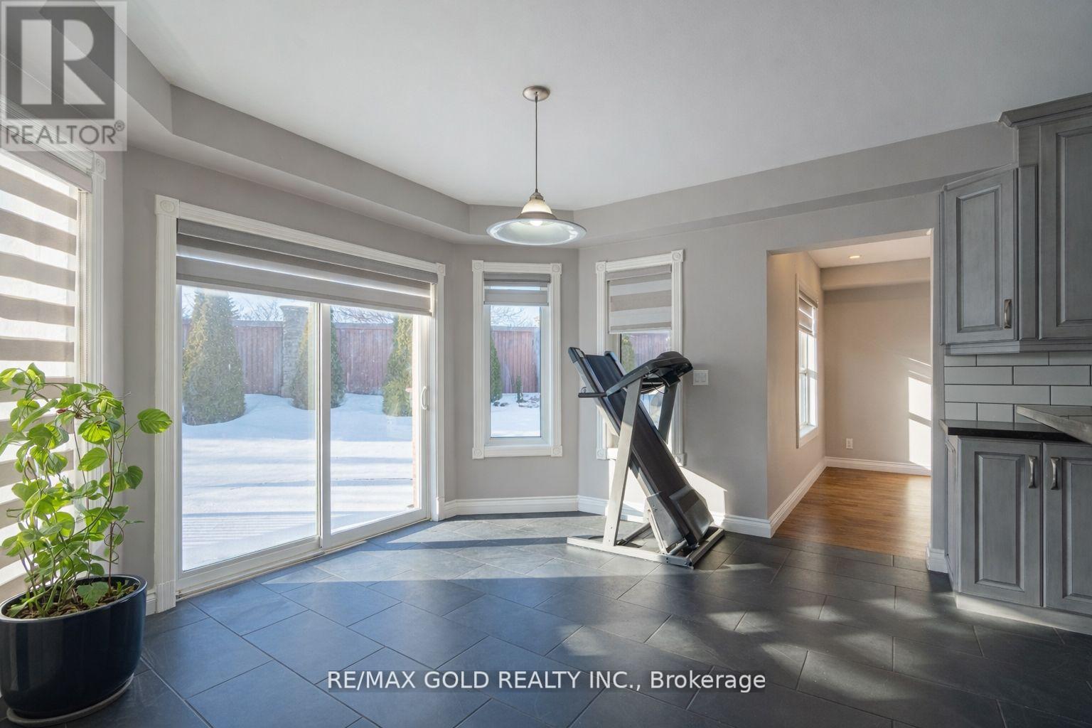 32 Courtsfield Crescent, Brampton, Ontario  L7A 2E2 - Photo 10 - W12887088