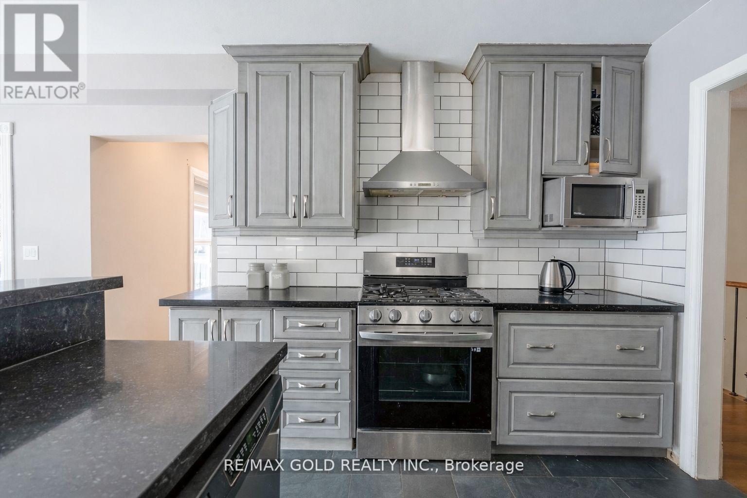 32 Courtsfield Crescent, Brampton, Ontario  L7A 2E2 - Photo 13 - W12887088