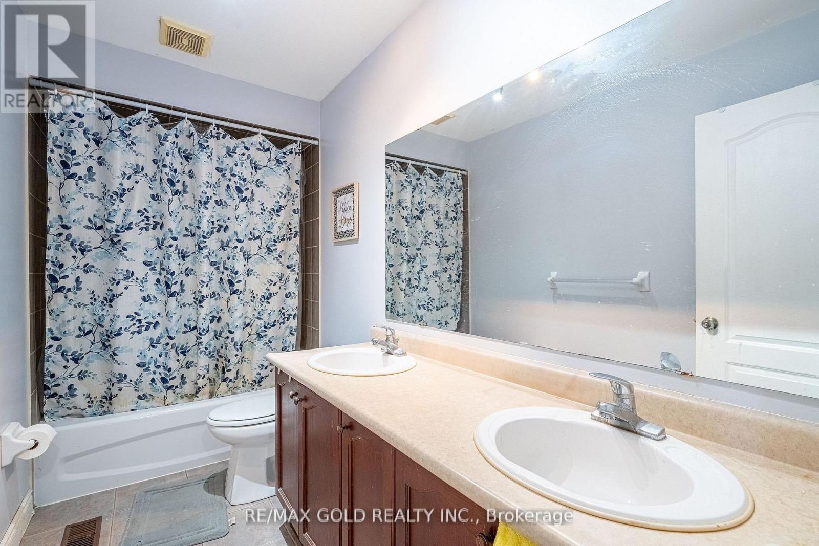 32 Courtsfield Crescent, Brampton, Ontario  L7A 2E2 - Photo 37 - W12887088