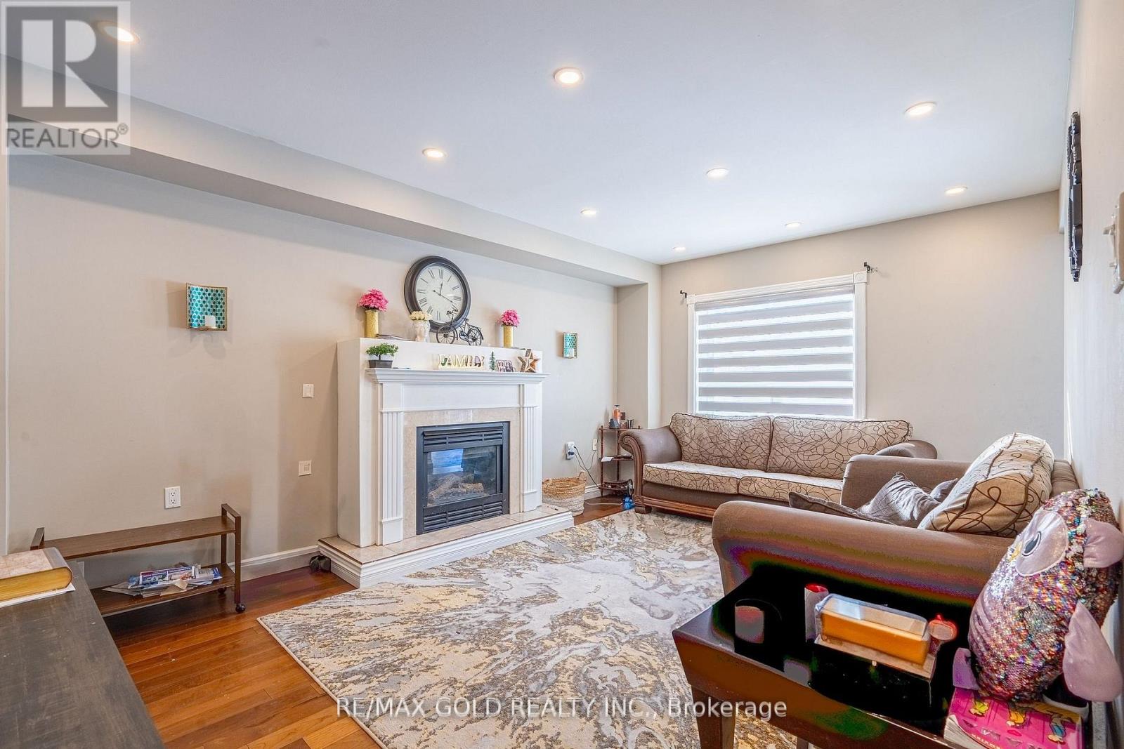 32 Courtsfield Crescent, Brampton, Ontario  L7A 2E2 - Photo 8 - W12887088