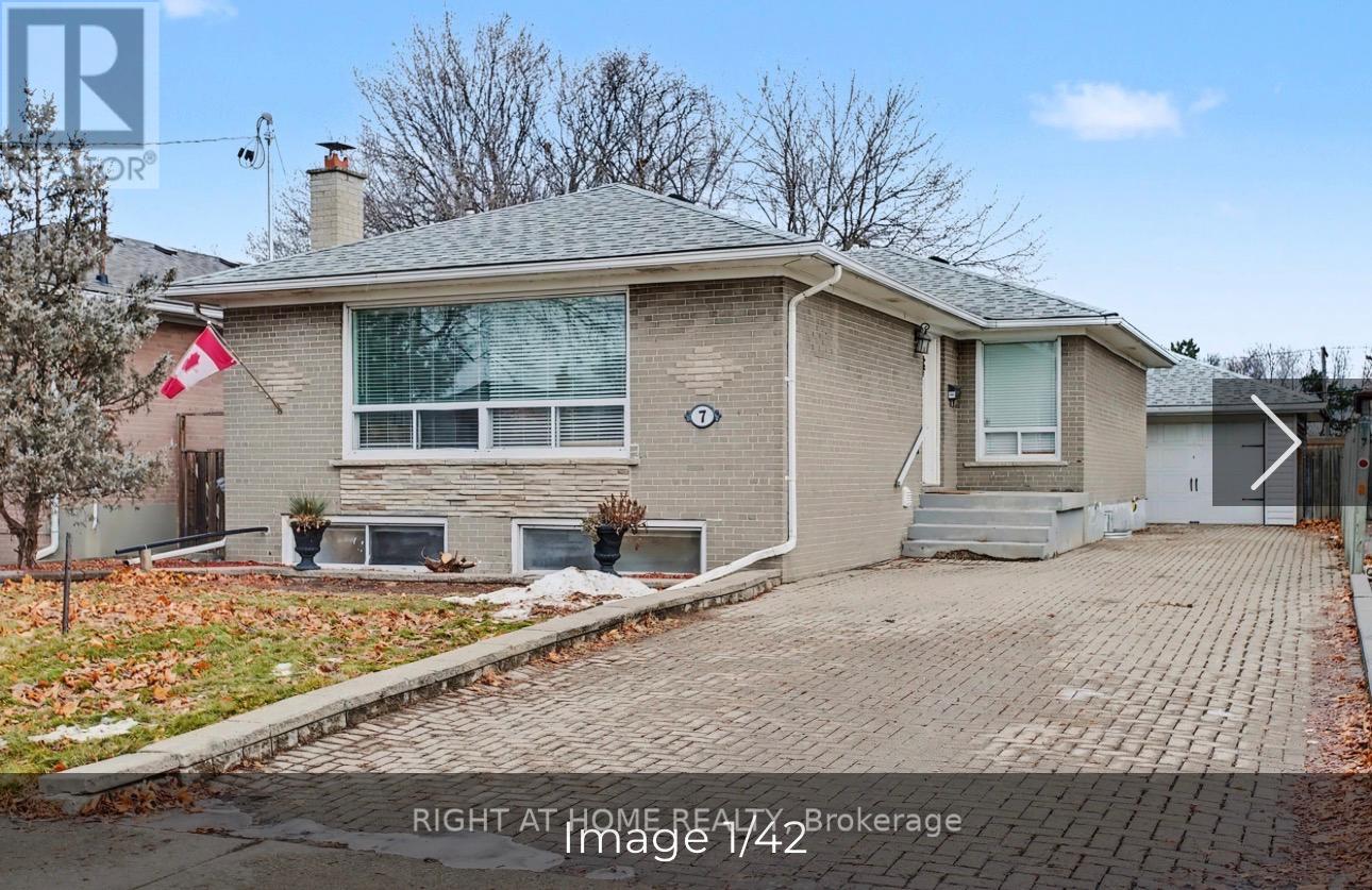 7 MARGRATH PLACE, Toronto, Ontario