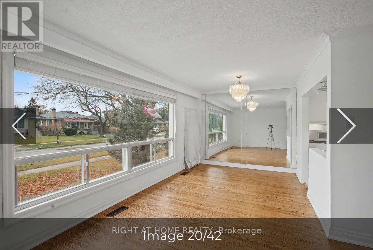 7 Margrath Place, Toronto (Eringate-Centennial-West Deane), Ontario  M9C 4L1 - Photo 3 - W12887146