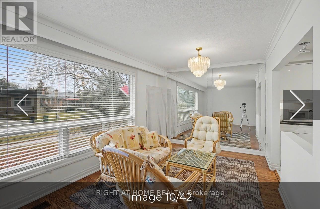 7 Margrath Place, Toronto (Eringate-Centennial-West Deane), Ontario  M9C 4L1 - Photo 5 - W12887146