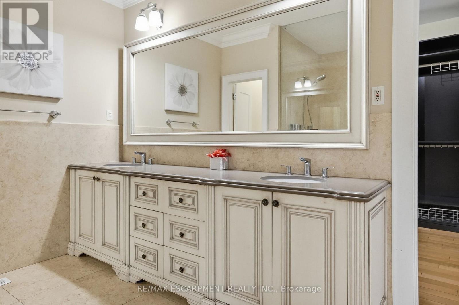 2489 Olinda Court, Mississauga, Ontario  L5C 4P5 - Photo 14 - W12877606