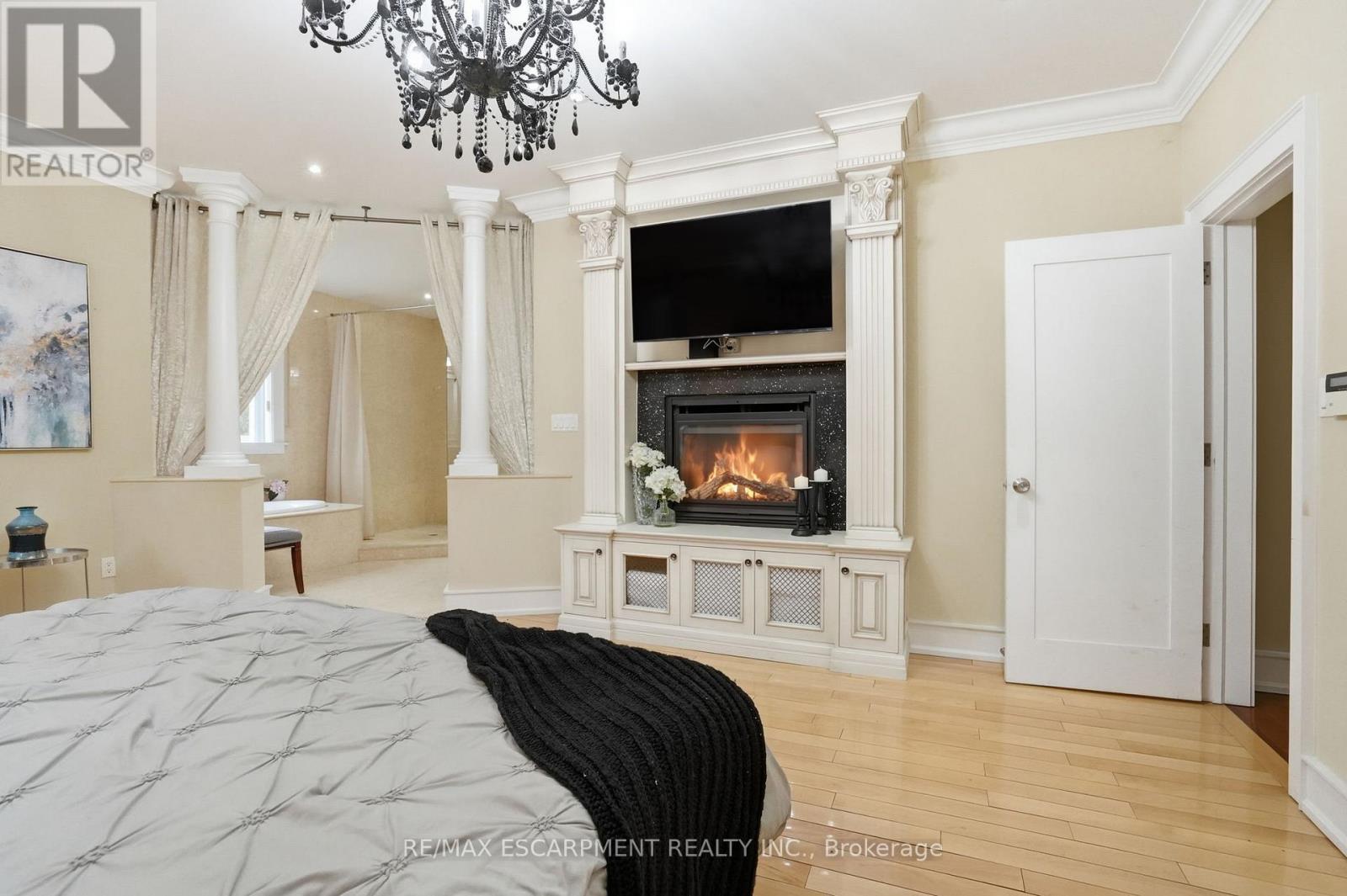 2489 Olinda Court, Mississauga, Ontario  L5C 4P5 - Photo 13 - W12877606