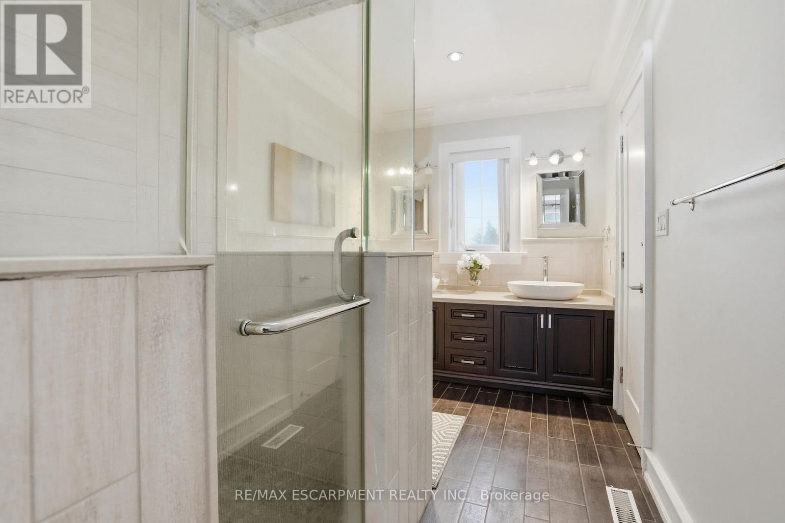 2489 Olinda Court, Mississauga, Ontario  L5C 4P5 - Photo 20 - W12877606